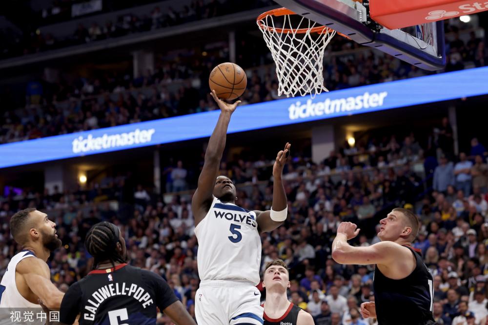 他以灵活的 他以灵活的